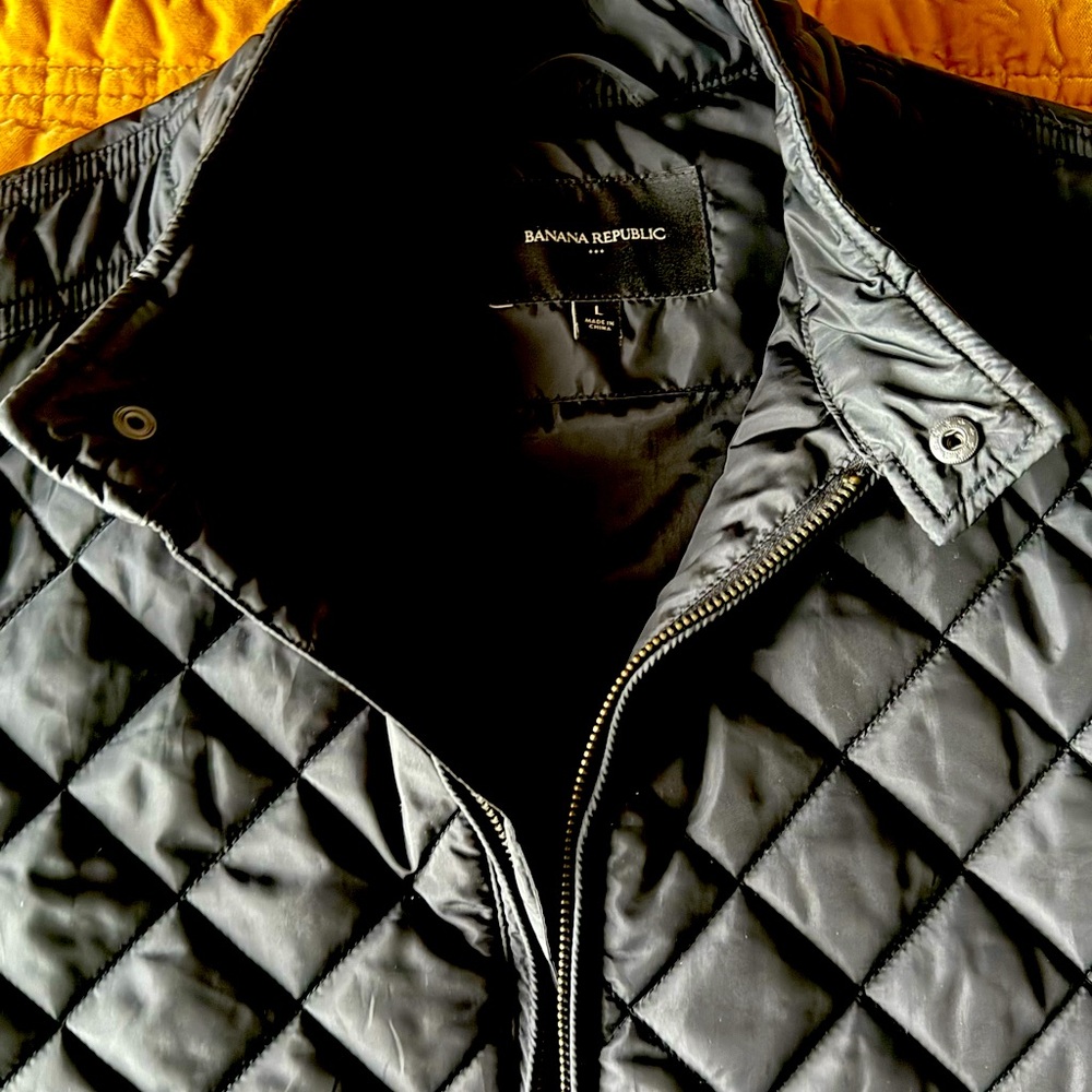 Perfect lightweight jacket! In perfect condition, barely ever worn.